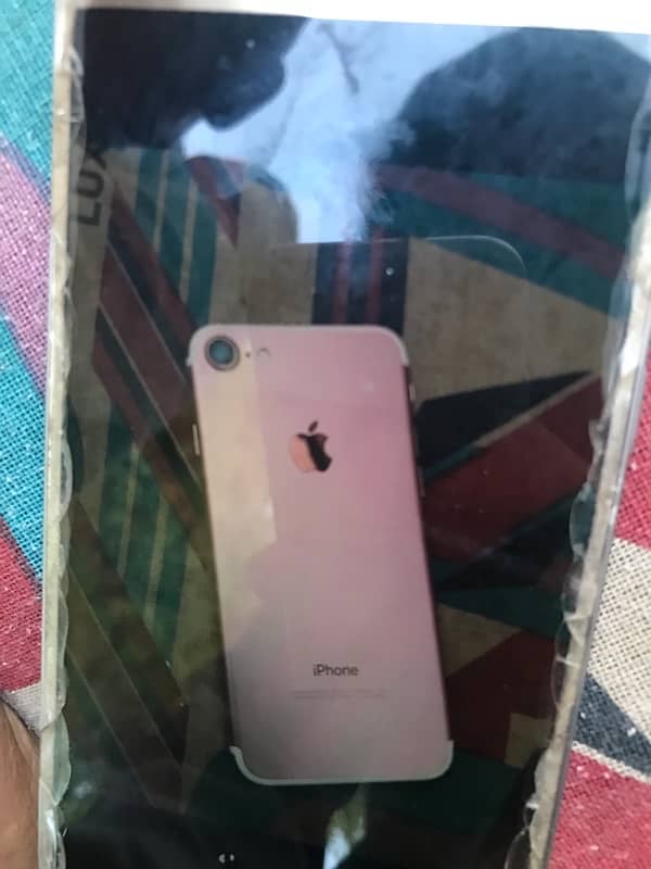 iphone 7 10/10 condition 2