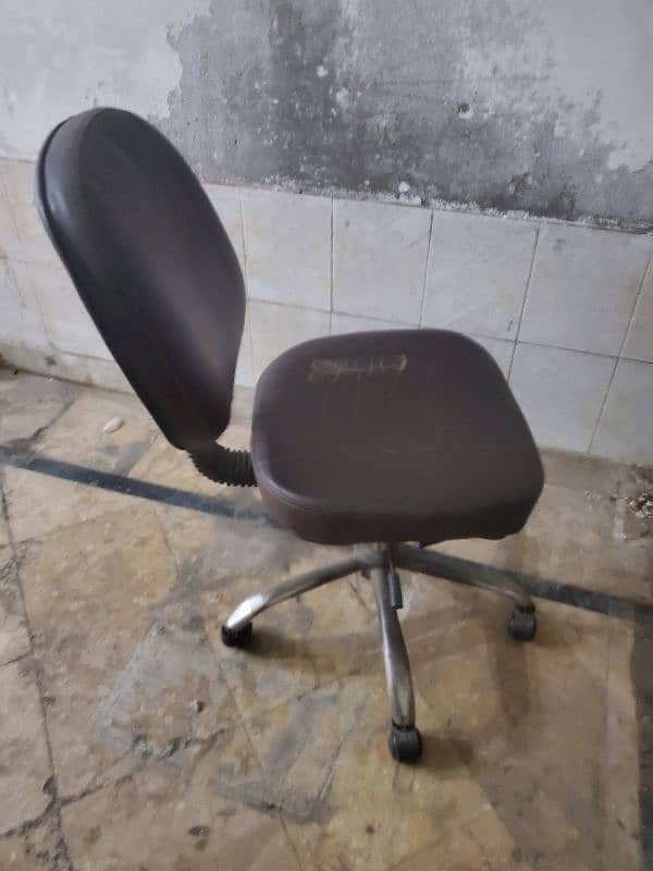 Chairs in good condition 3