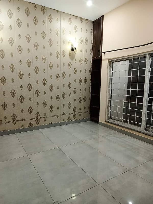 10 Marla House For Rent in Bahria Town Lahore. 7