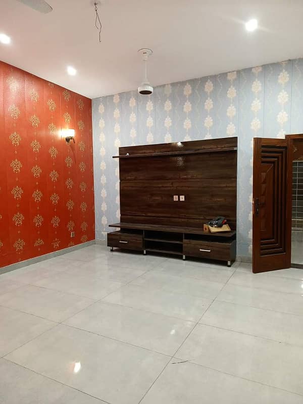 10 Marla House For Rent in Bahria Town Lahore. 9