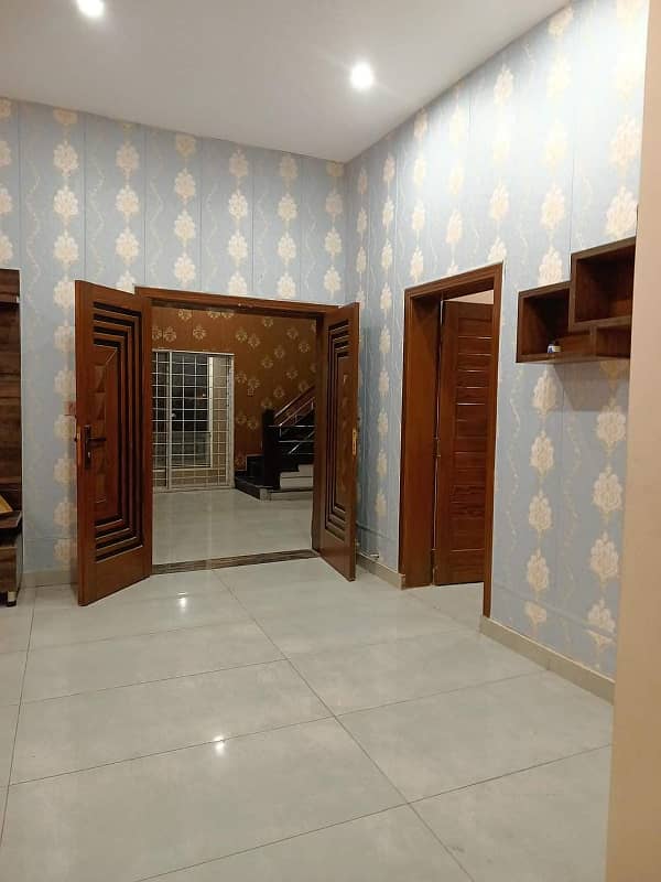 10 Marla House For Rent in Bahria Town Lahore. 10