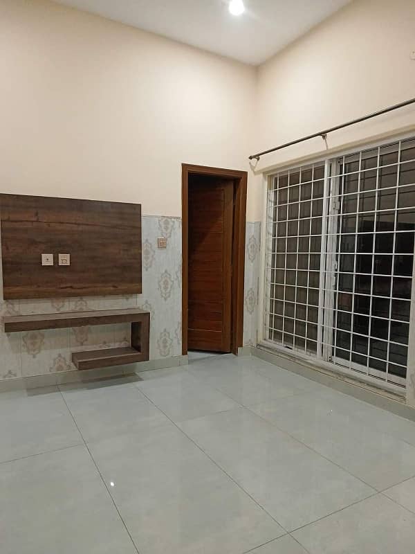 10 Marla House For Rent in Bahria Town Lahore. 12