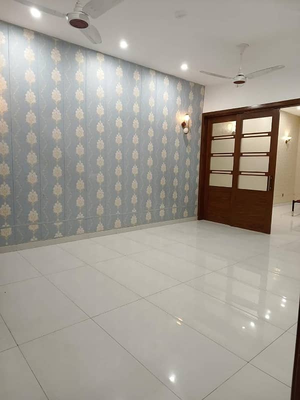 10 Marla House For Rent in Bahria Town Lahore. 16