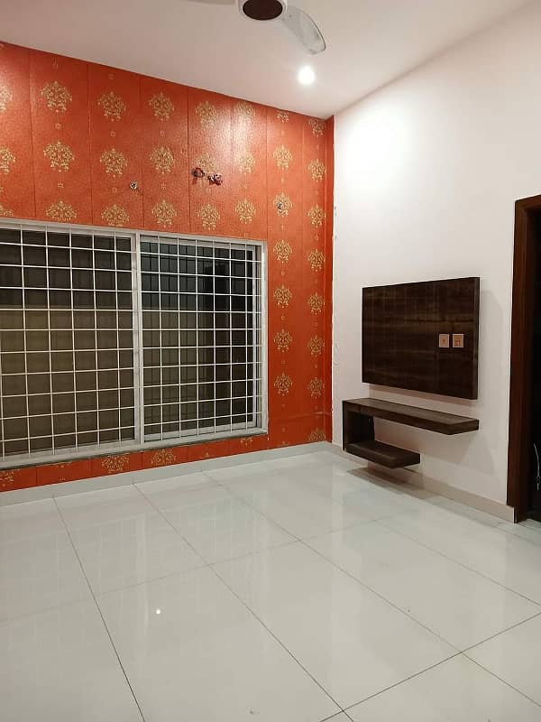 10 Marla House For Rent in Bahria Town Lahore. 22