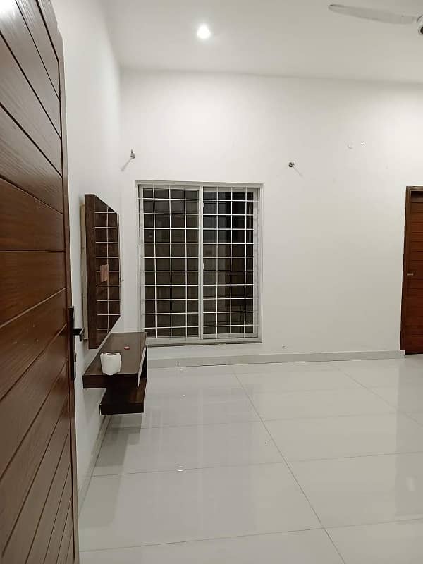 10 Marla House For Rent in Bahria Town Lahore. 27