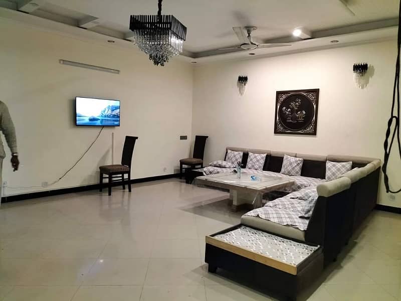 1 kanal house is available for rent in johar town lahore 3