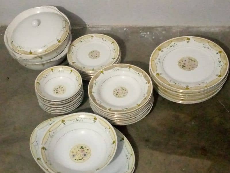 39piece set,3plates set contains 8each,3bowls,2dish,8katori, 0