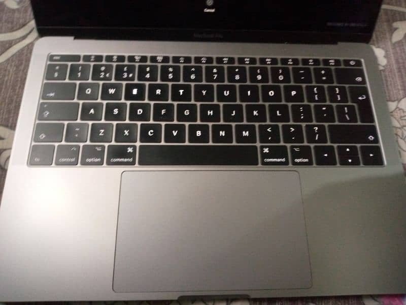 MacBook pro 2017 13 inch 2