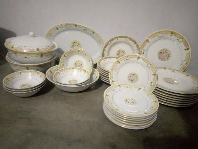 39piece set,3plates set contains 8each,3bowls,2dish,8katori, 1