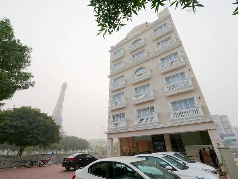 Daily Weekly Monthly 1 BedRoom Brand New Luxury Fully Furnished Appartment For Rent in Facing Eiffel Tower Bahria Town Lahore 3