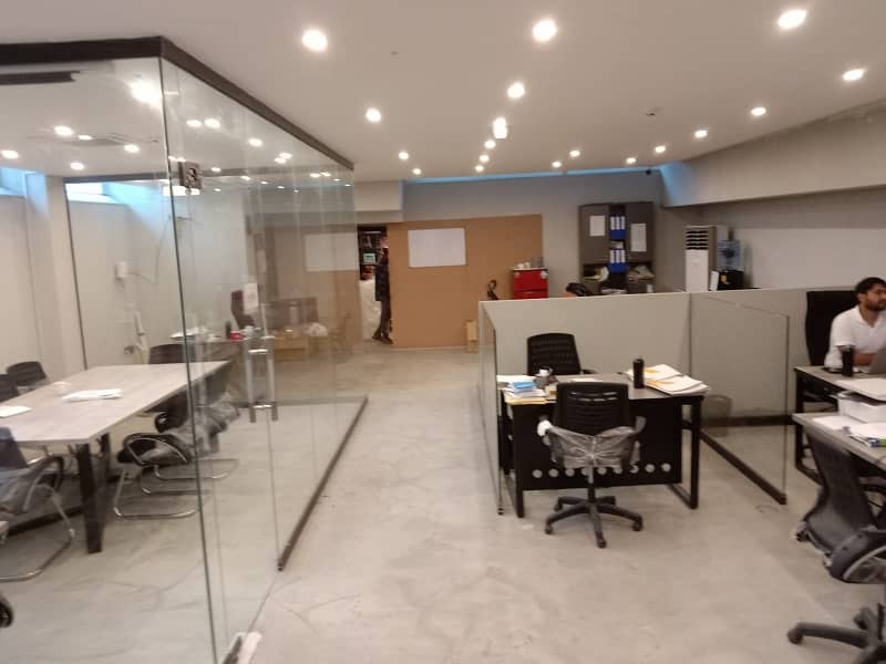 8 MARLA FULL LUXERY FURNISHED SHARING OFFICE FULLY RENOVATE WITH BIGGEST ELEVATOR INSTALLED AND FACING GOLF RAYA AVALIABLE FOR RENT IN DHA DEFENCE RAYA PHASE-6 22