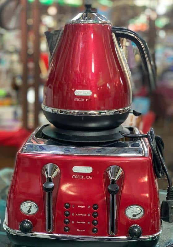 Tea Kettle With 4 slice Bread Toasters 4