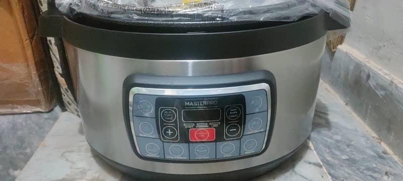 MasterPro 12 in 1 Ultimate Cooker 1