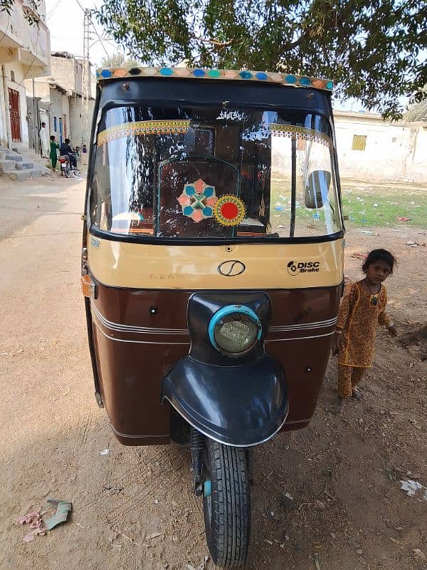 CNG 3 seater rickshaw. 6