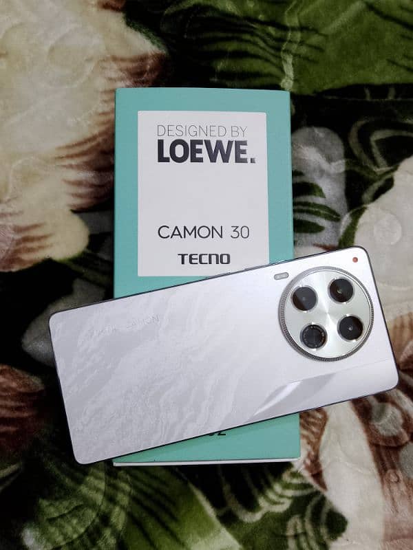 Tecno camon 30 0