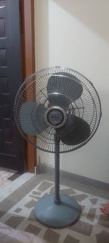 Pak Fan's Pedestal Fan - Cooling Comfort for Your room 0