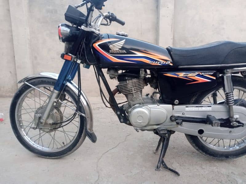 125 bike hai 17 Bata 18 model hai 1