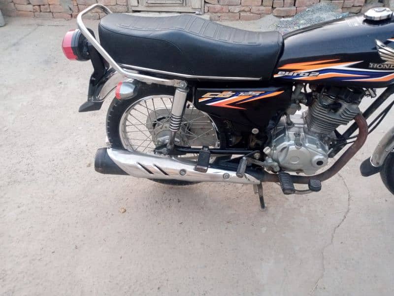 125 bike hai 17 Bata 18 model hai 2