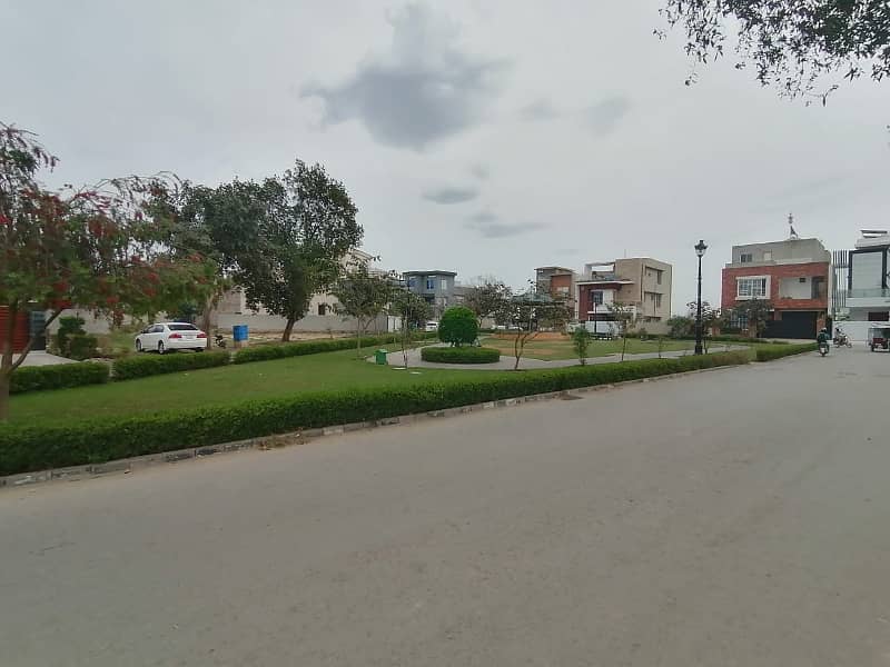 Prime investment Opportunity: 5 Marla Plot Near Park Prime Location in Block M7 C2 Lake City Lahore 3