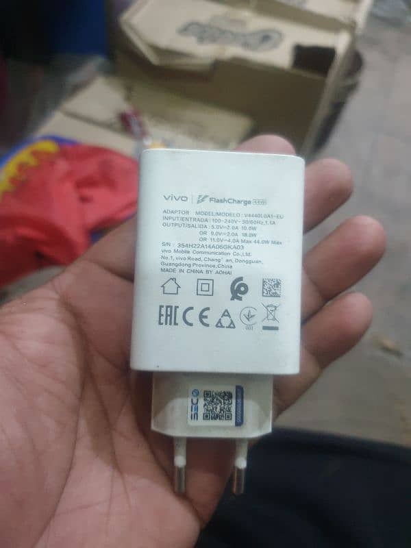 vivo y35 original  charger  Rs. 2000 1