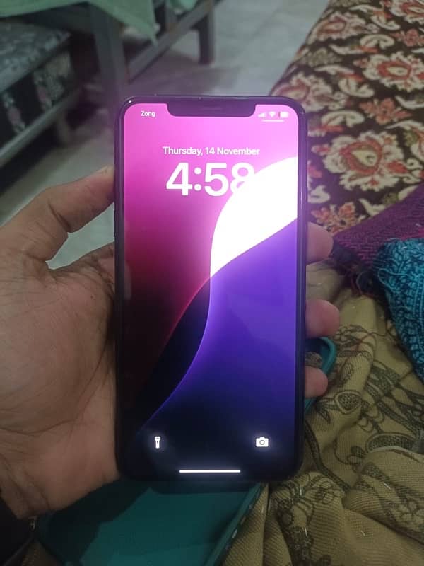 iPhone 11 Pro Max 64 gb 4 months sim time 2