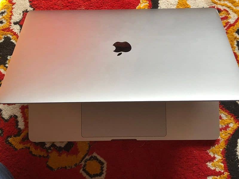 MacBook pro 2019 10/10 codition 5