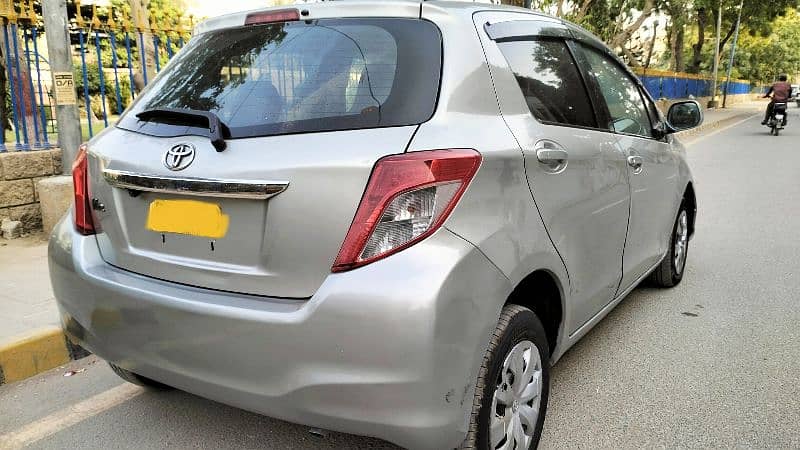 Toyota Vitz 2011/2014 4