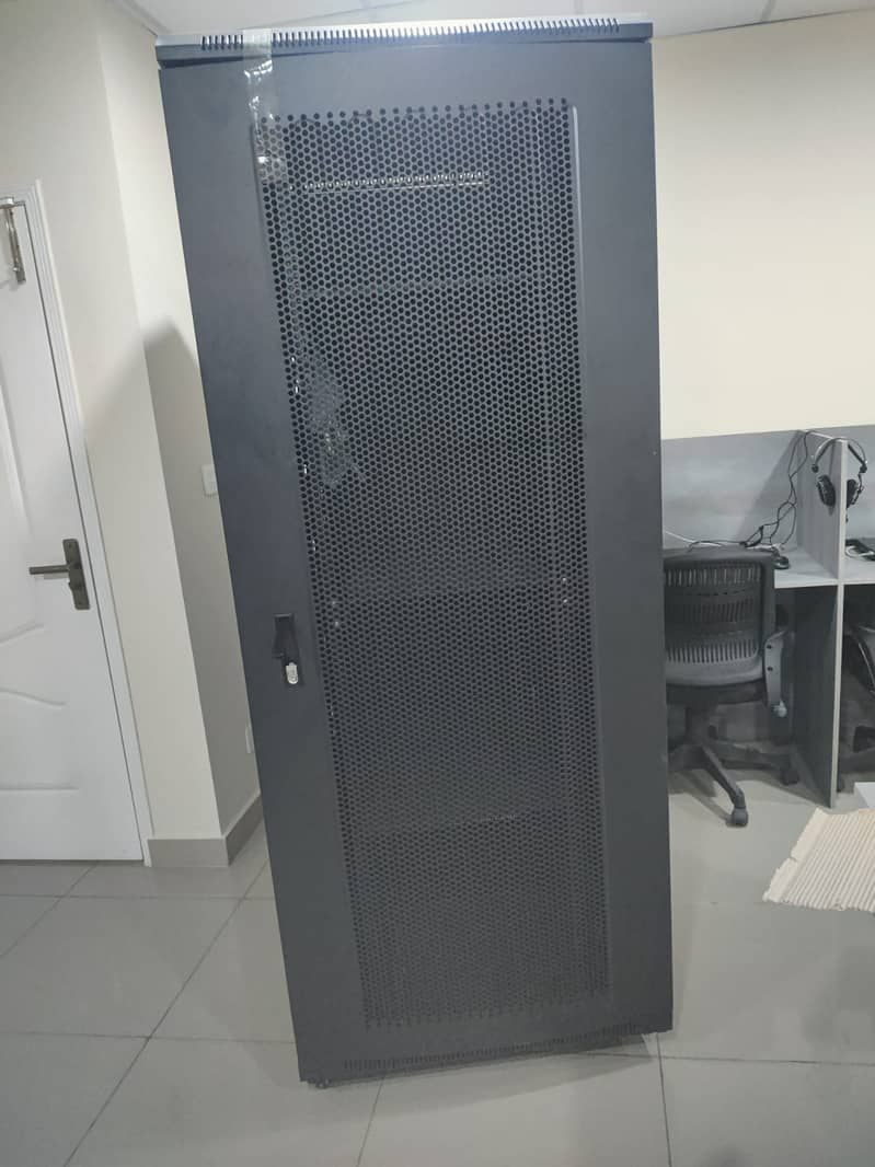 BRAND NEW SERVER BOX FOR URGENT SALE 2