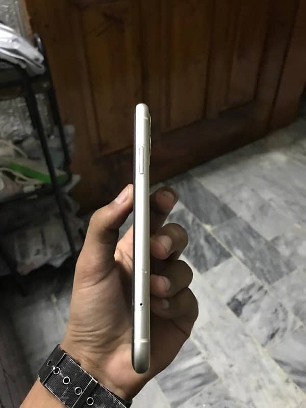 iPhone 11 (128 Gb) non pta 2