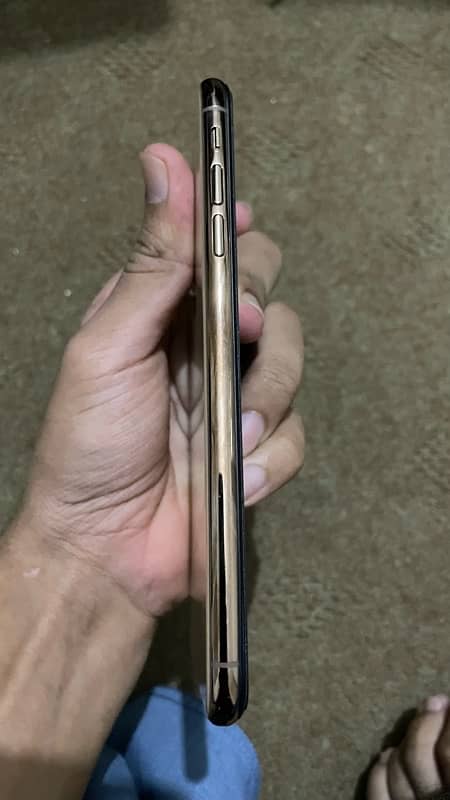 Iphone xs max 4