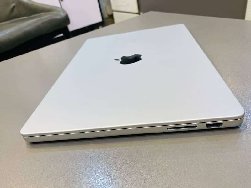 14” MacBook Pro M3-2023 8GB/512GB (under Warranty) 7