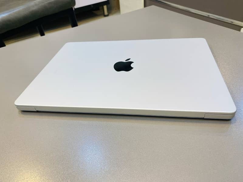 14” MacBook Pro M3-2023 8GB/512GB (under Warranty) 8