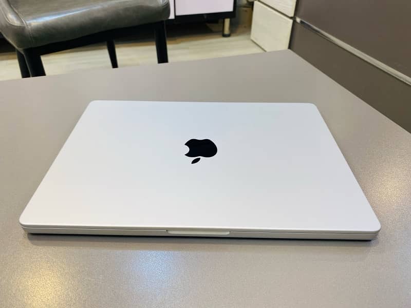 14” MacBook Pro M3-2023 8GB/512GB (under Warranty) 10