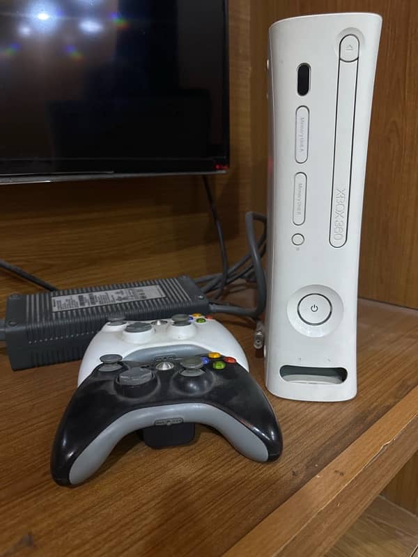 xbox 360 +2 wireless controllers and rechargeable cells 0