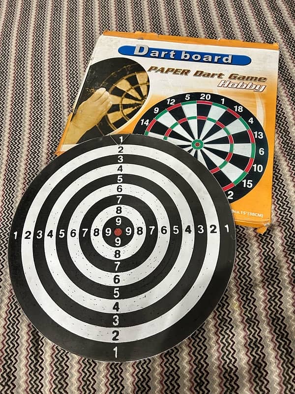 dart board with real metal pin heads ( 6 pin heads ) 2