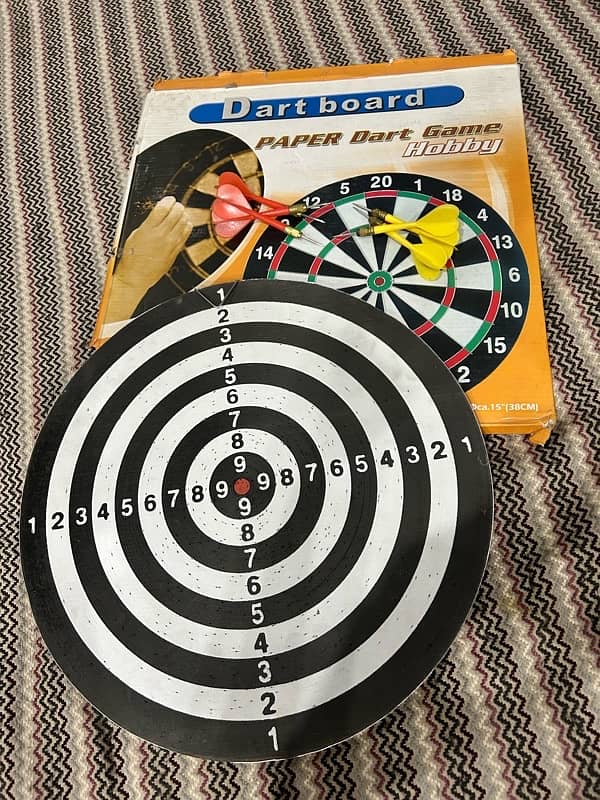 dart board with real metal pin heads ( 6 pin heads ) 3