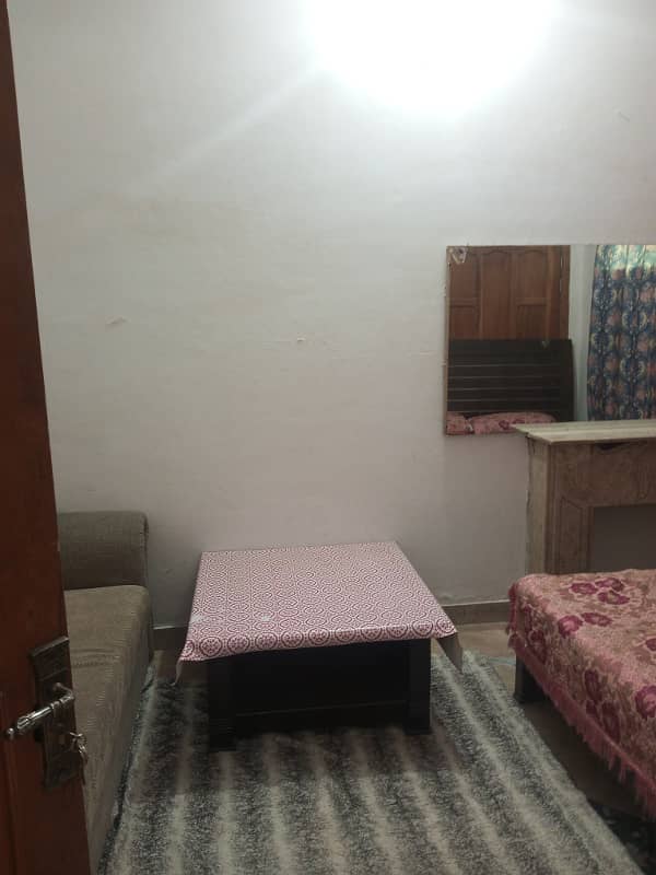 Furnish room available in G11/3 for lady with mess 2