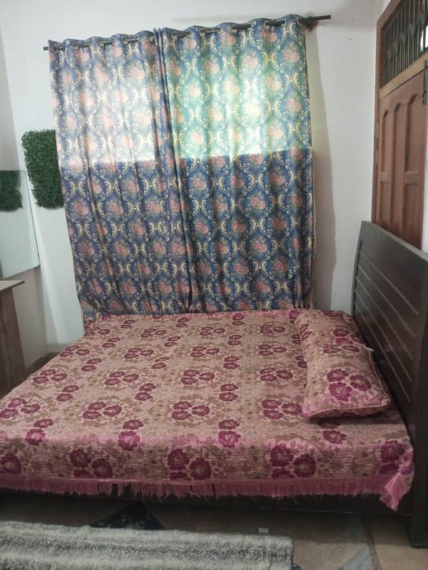 Furnish room available in G11/3 for lady with mess 3