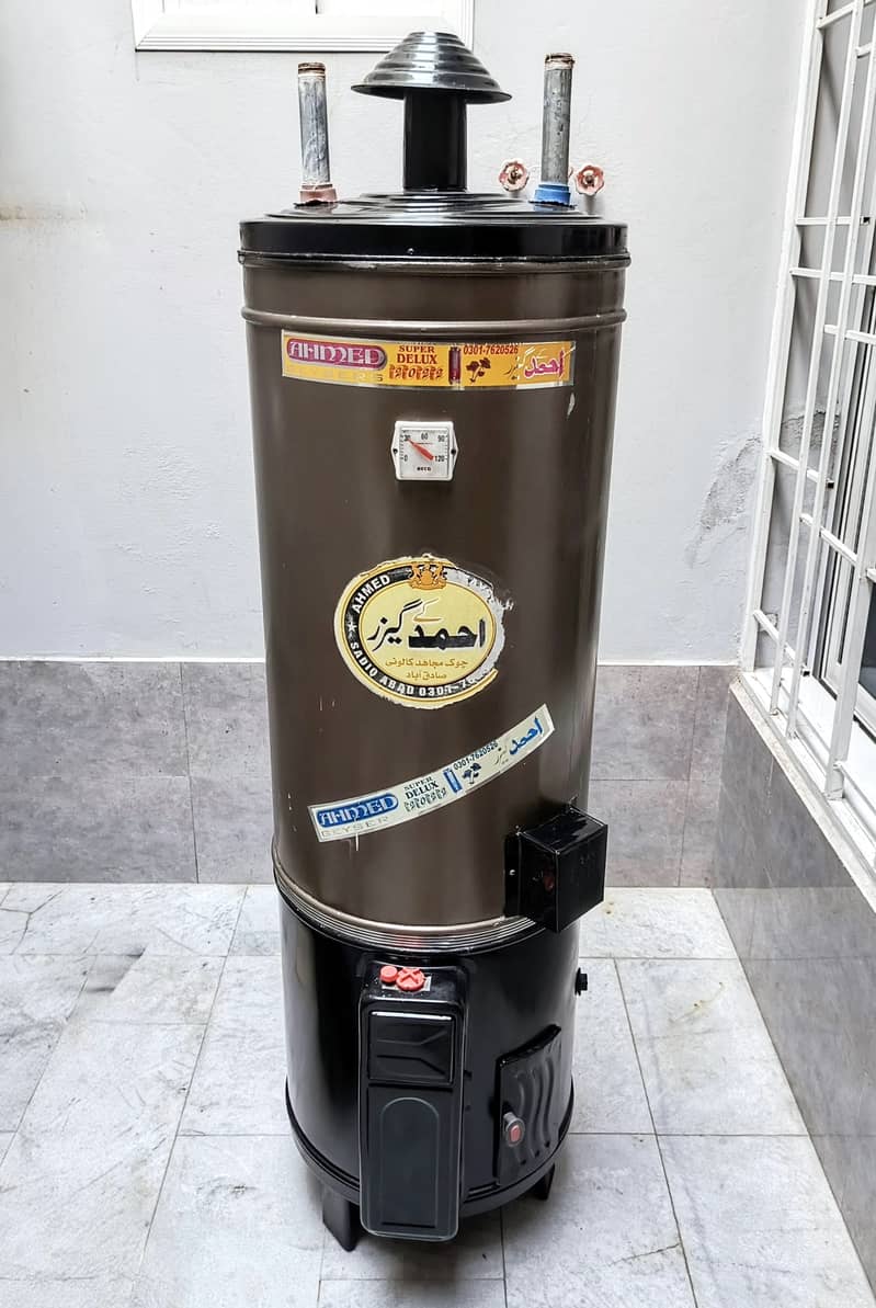 Ahmed Geyser 50 gallons (Electric+Gas) 1 season used 1