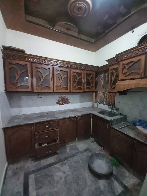 5 Marla 2nd Floor Portion Location ( video available) Nargis block Allama iqbal town Lahore 6