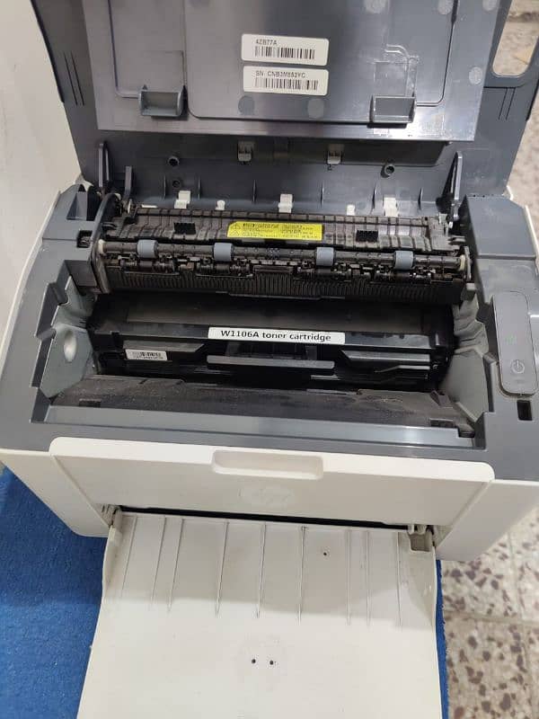 HP laser jet printer 107a(03004757650 3