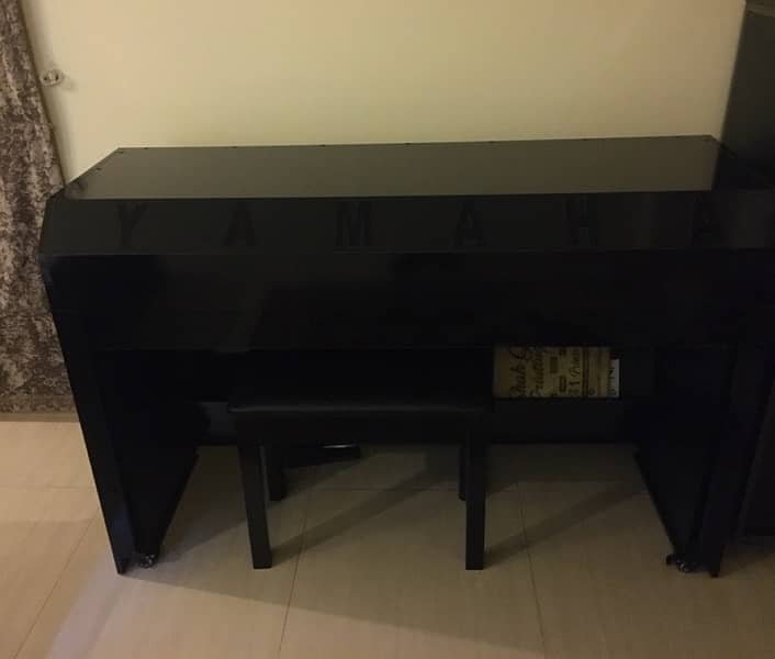 YAMAHA PIANO DGX-670 1