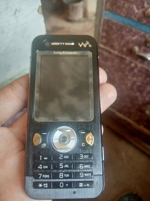 sony Ericsson w890i all ok PTA aprof chargar saty hai 0