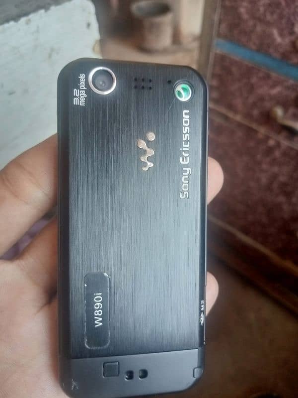 sony Ericsson w890i all ok PTA aprof chargar saty hai 1