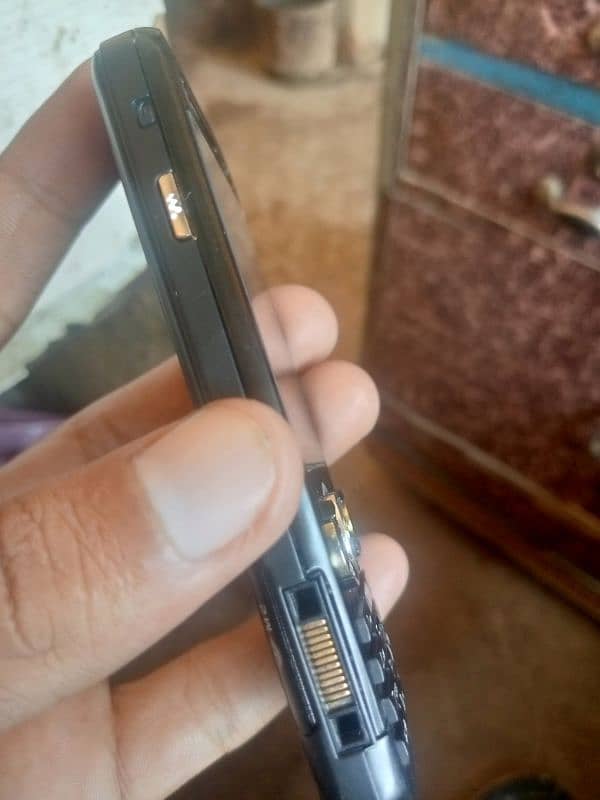 sony Ericsson w890i all ok PTA aprof chargar saty hai 2