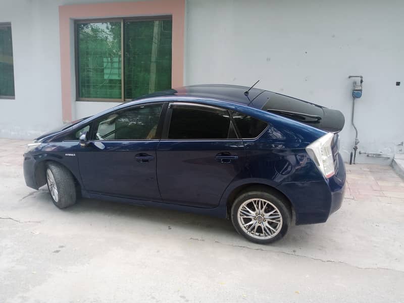 Toyota Prius 2011 17