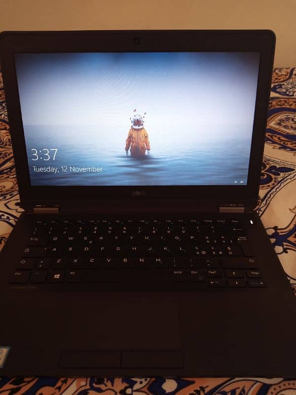 Dell Latitude E7270 0