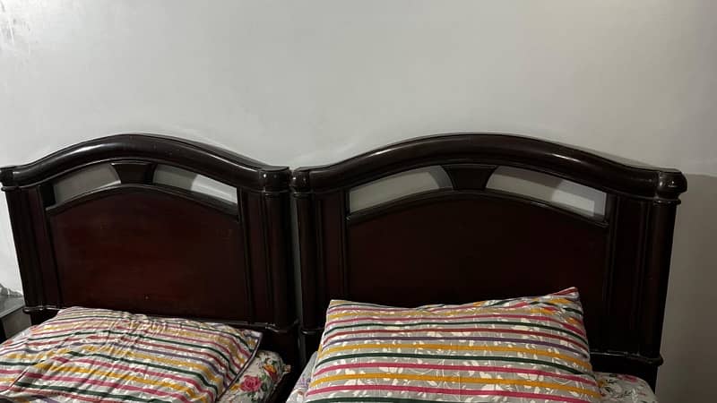 single bed dual set and dressing table 2