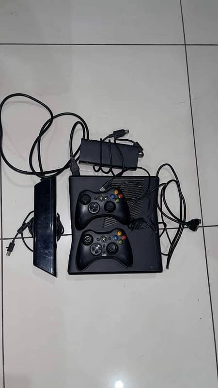 Xbox 360 for Sale with kinect and controllers 0