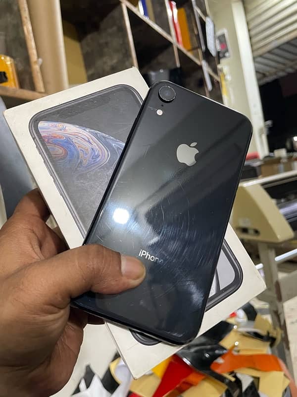 iPhone XR with box 0